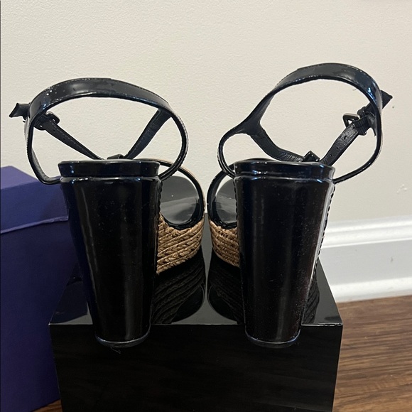 Stuart Weitzman Black Leather and Natural Raffia Wedge Sandals - Picture 4 of 6